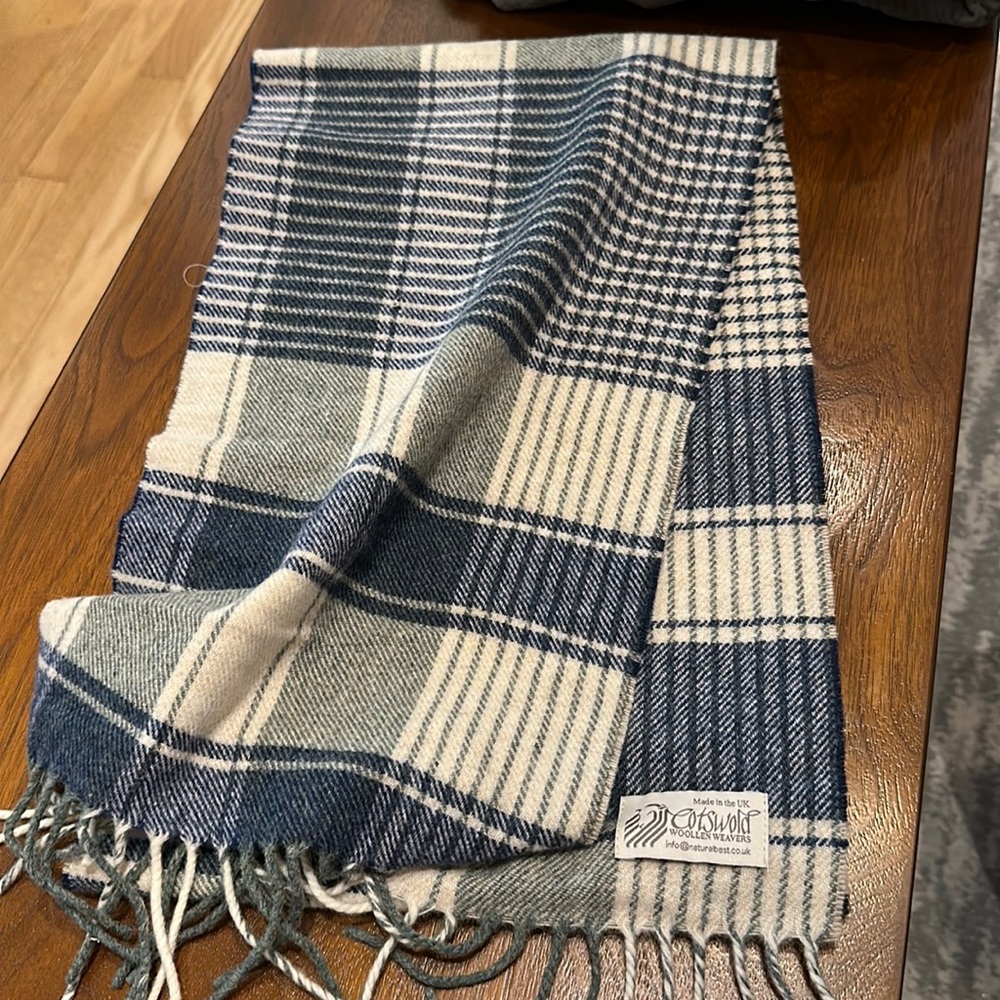Plaid wool scarf - Picture 1 of 3